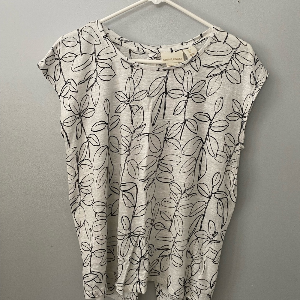 Women’s Cynthia Rowley linen shirt.